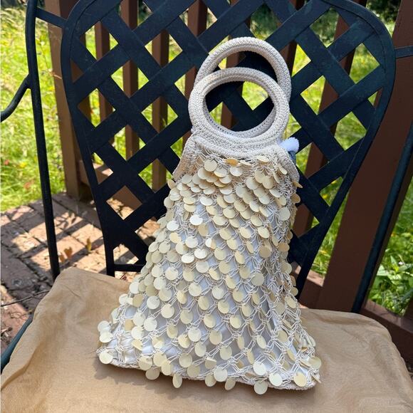 Elegant Cream Handbag with Sequin Detailing - Picture 1 of 4